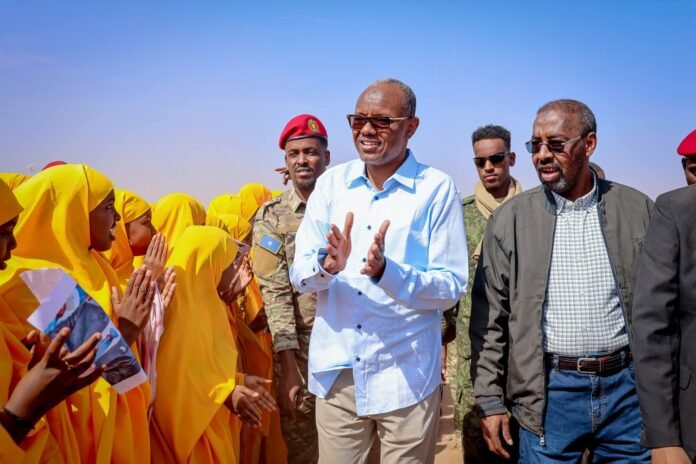 President Laftagareen greeting community leaders in Hudur, Bakool Region